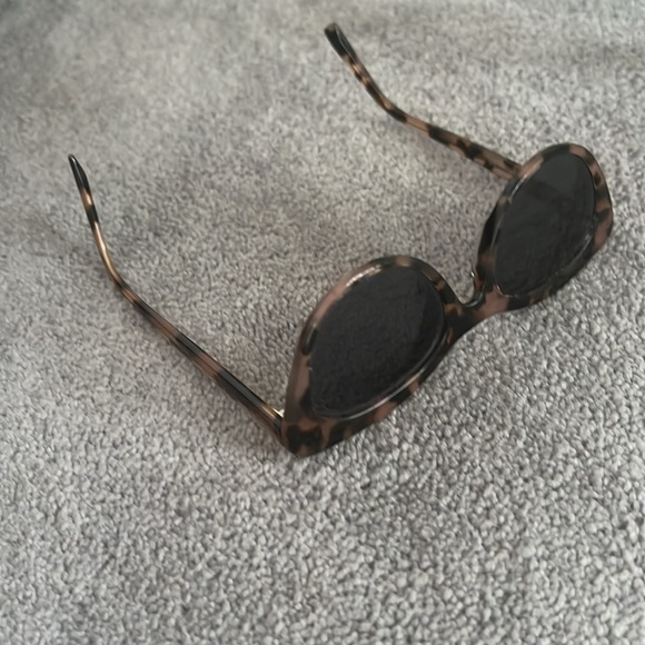 Sunglasses - Picture 4 of 4